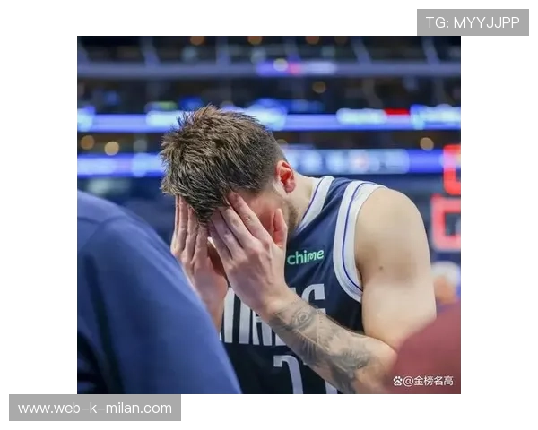 东契奇突破底线上篮得手，独行侠再添关键球