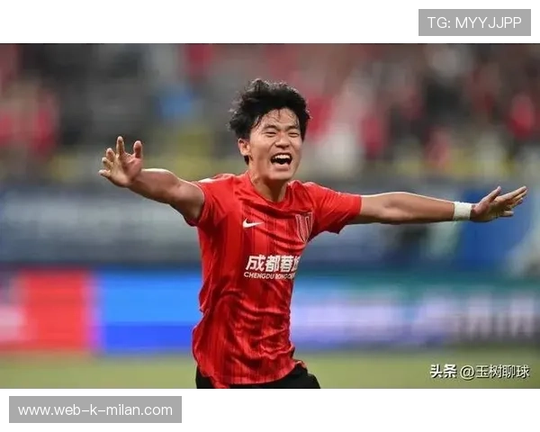 成都蓉城帅惟浩边路传中助攻前锋，攻守兼备的足球奇才